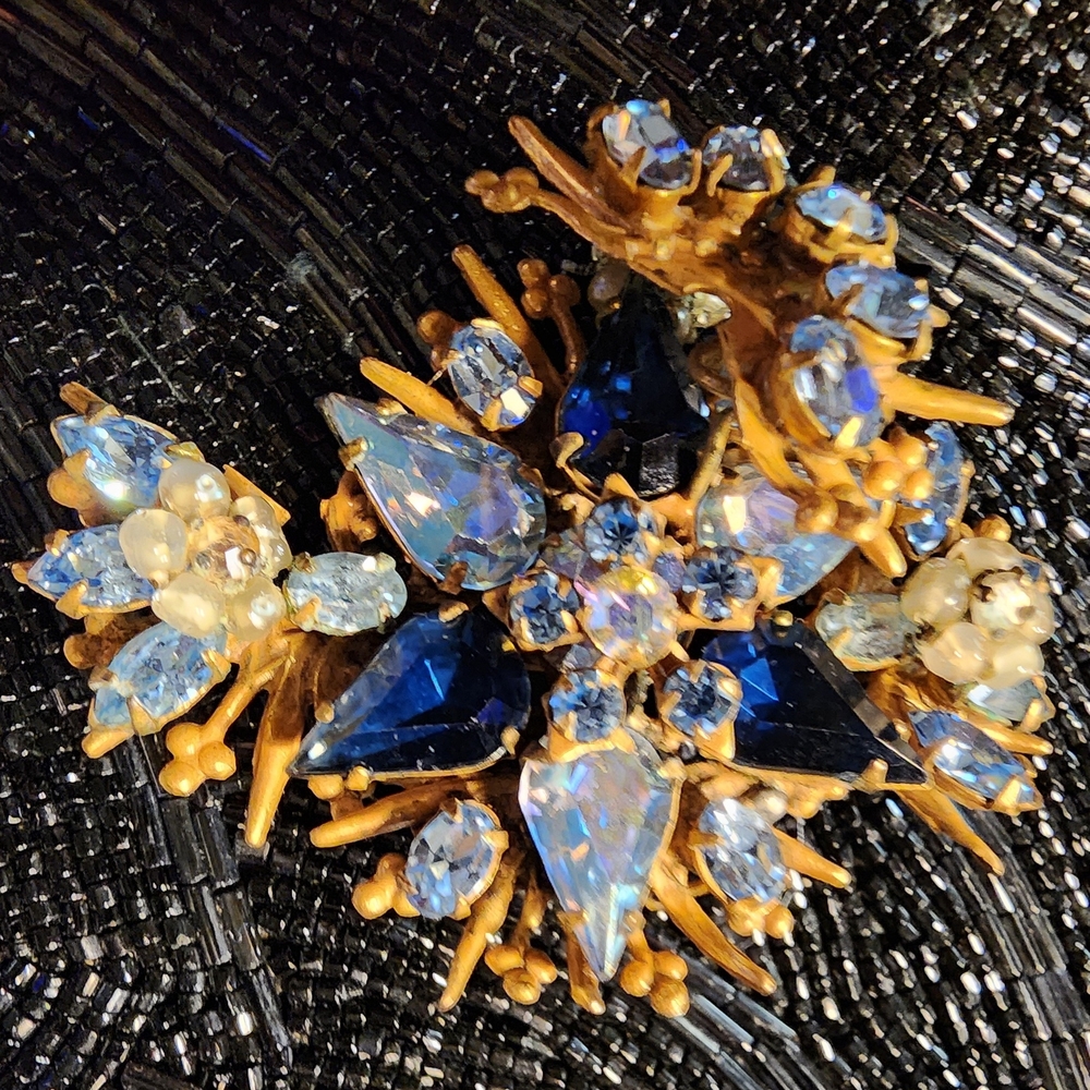 Vintage-Inspired Blue and Gold Crystal Brooch - Picture 9 of 9